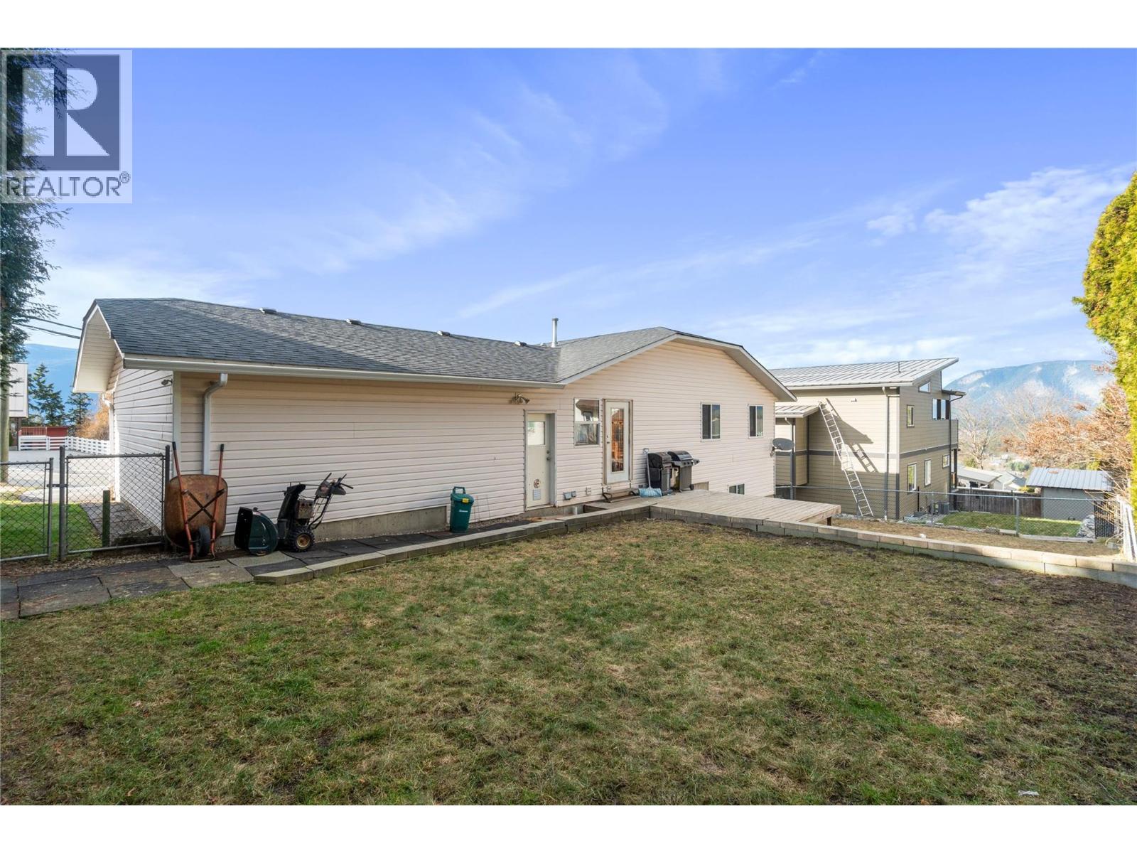 430 20 Street SE, Salmon Arm, British Columbia  V1E 1J4 - Photo 58 - 10376552