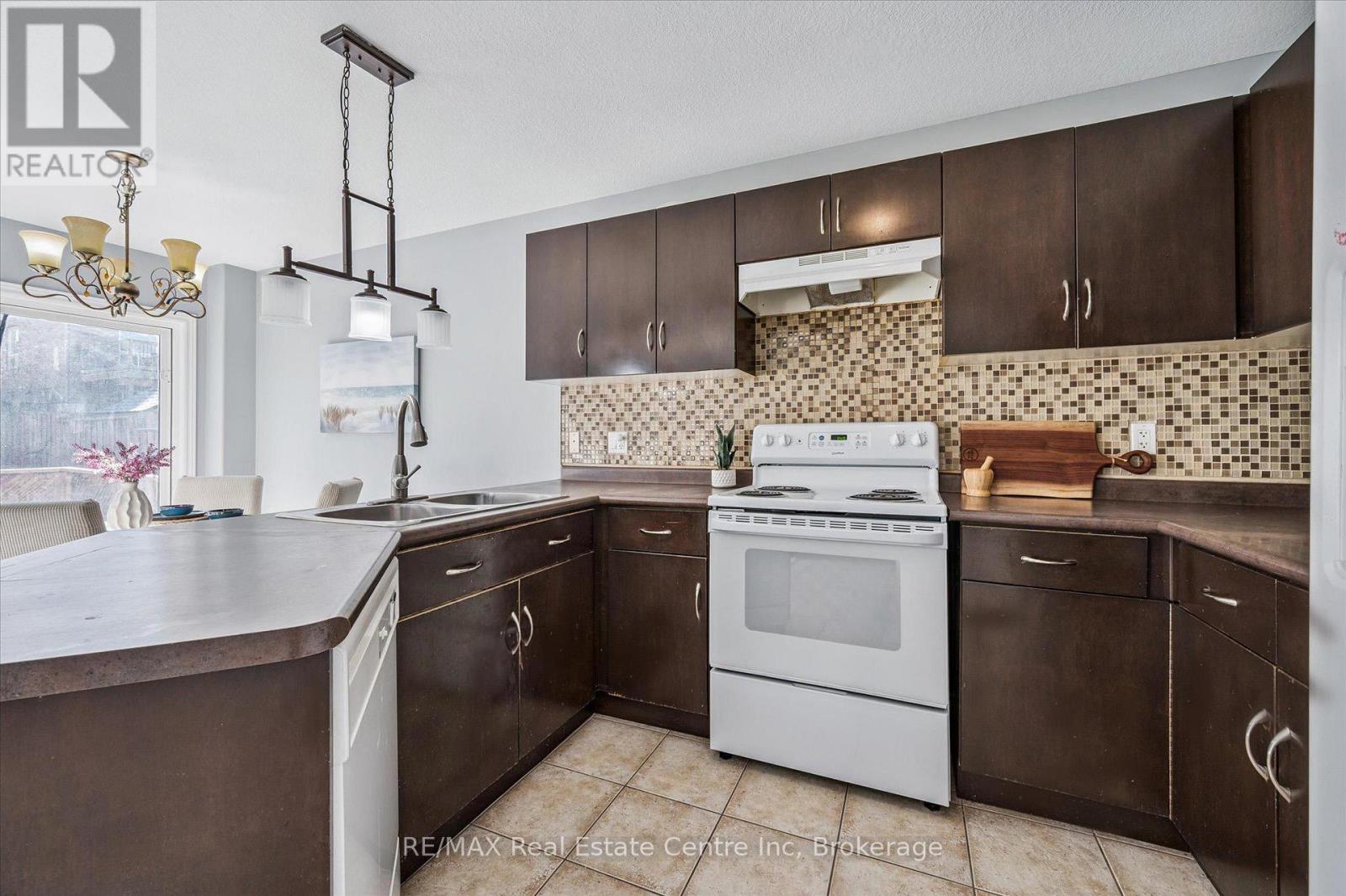 30 Vipond Street, Guelph, Ontario  N1E 0G9 - Photo 5 - X13041274