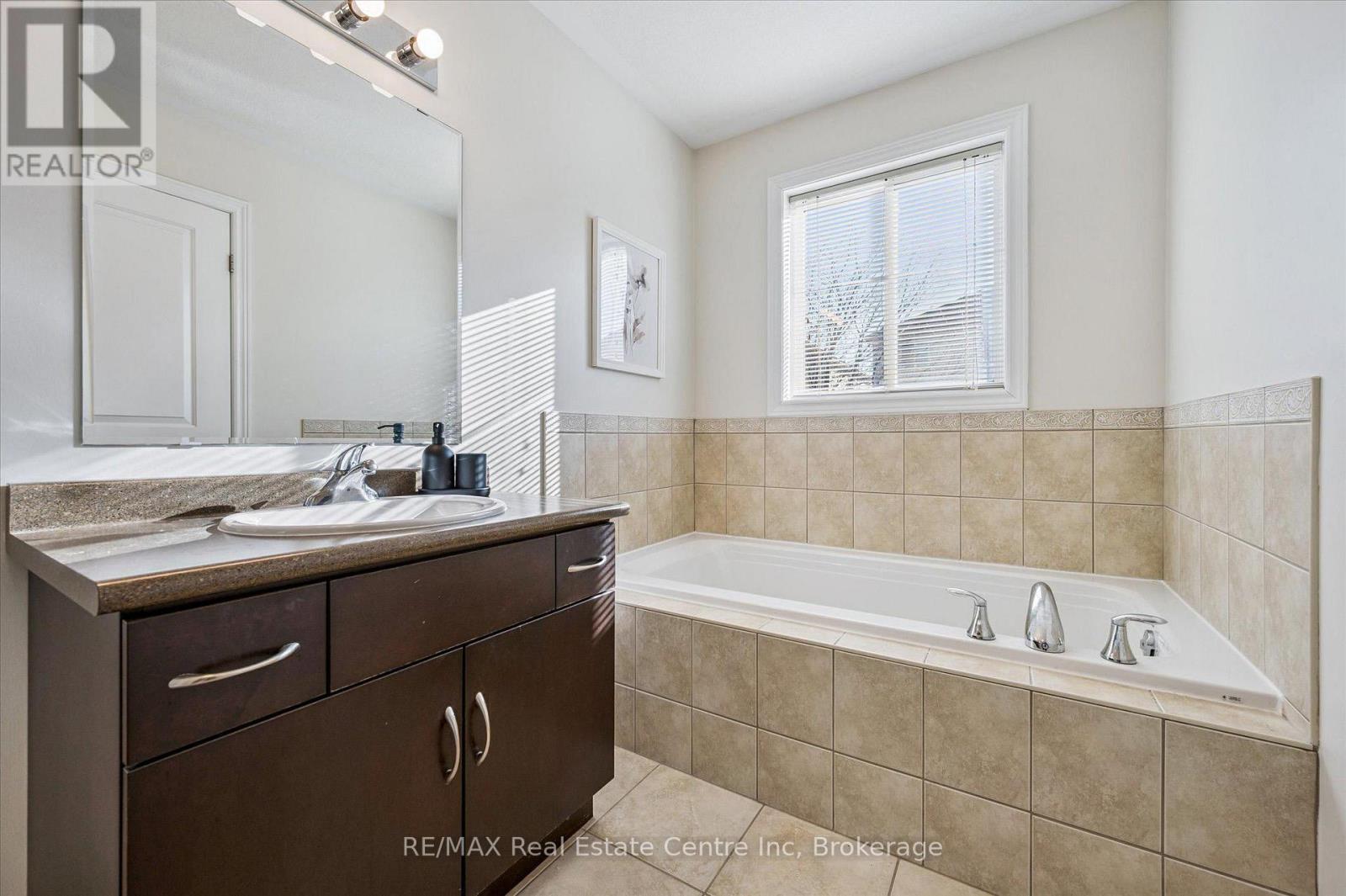 30 Vipond Street, Guelph, Ontario  N1E 0G9 - Photo 9 - X13041274