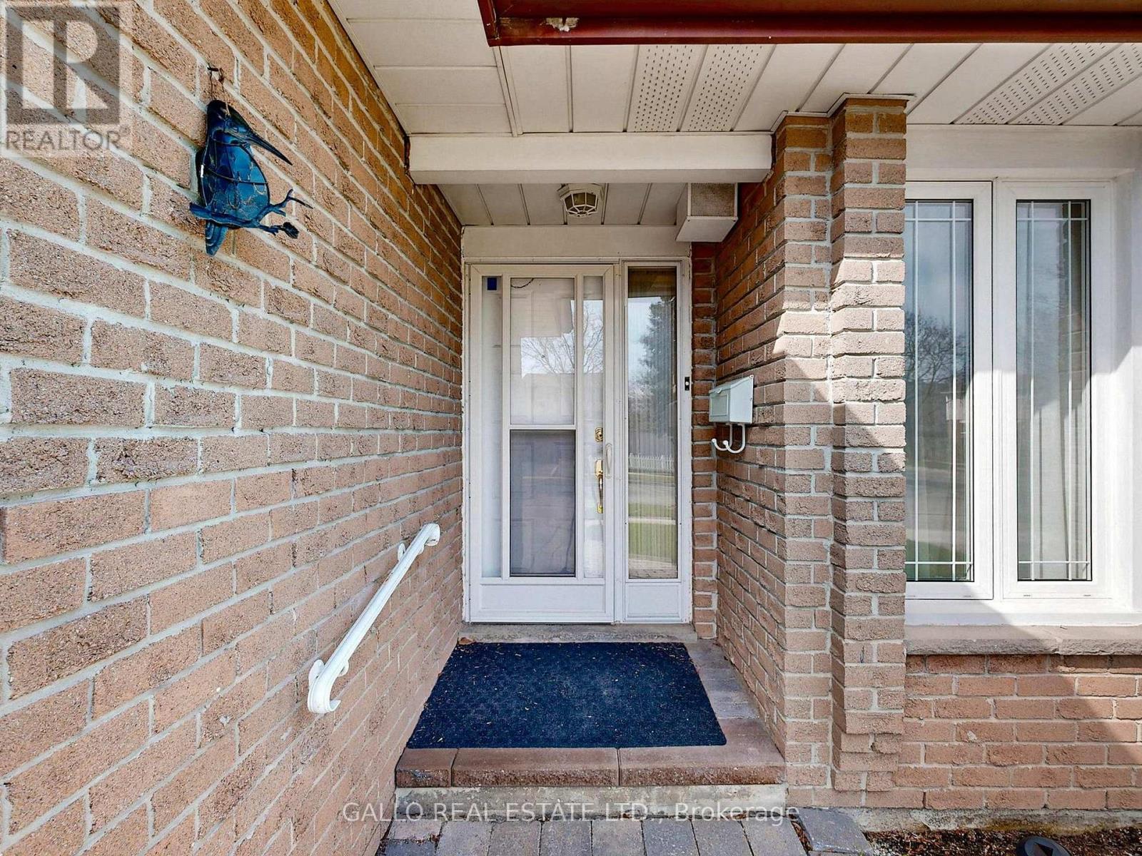 155 Goldhawk Trail, Toronto, Ontario  M1V 1X1 - Photo 2 - E13041494