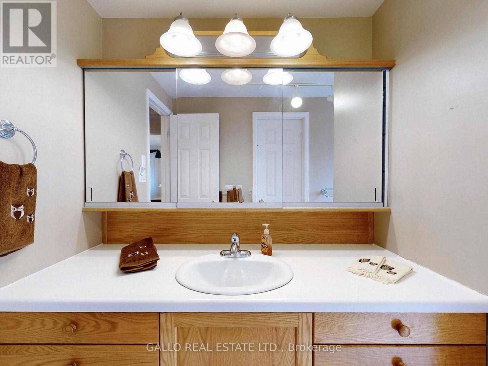 155 Goldhawk Trail, Toronto, Ontario  M1V 1X1 - Photo 9 - E13041494