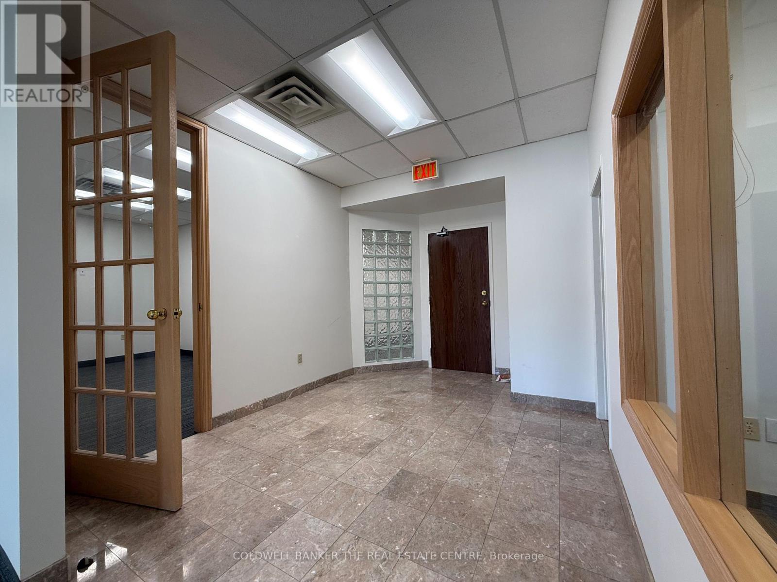 303 - 390 Davis Drive, Newmarket, Ontario  L3Y 7T8 - Photo 7 - N12984344