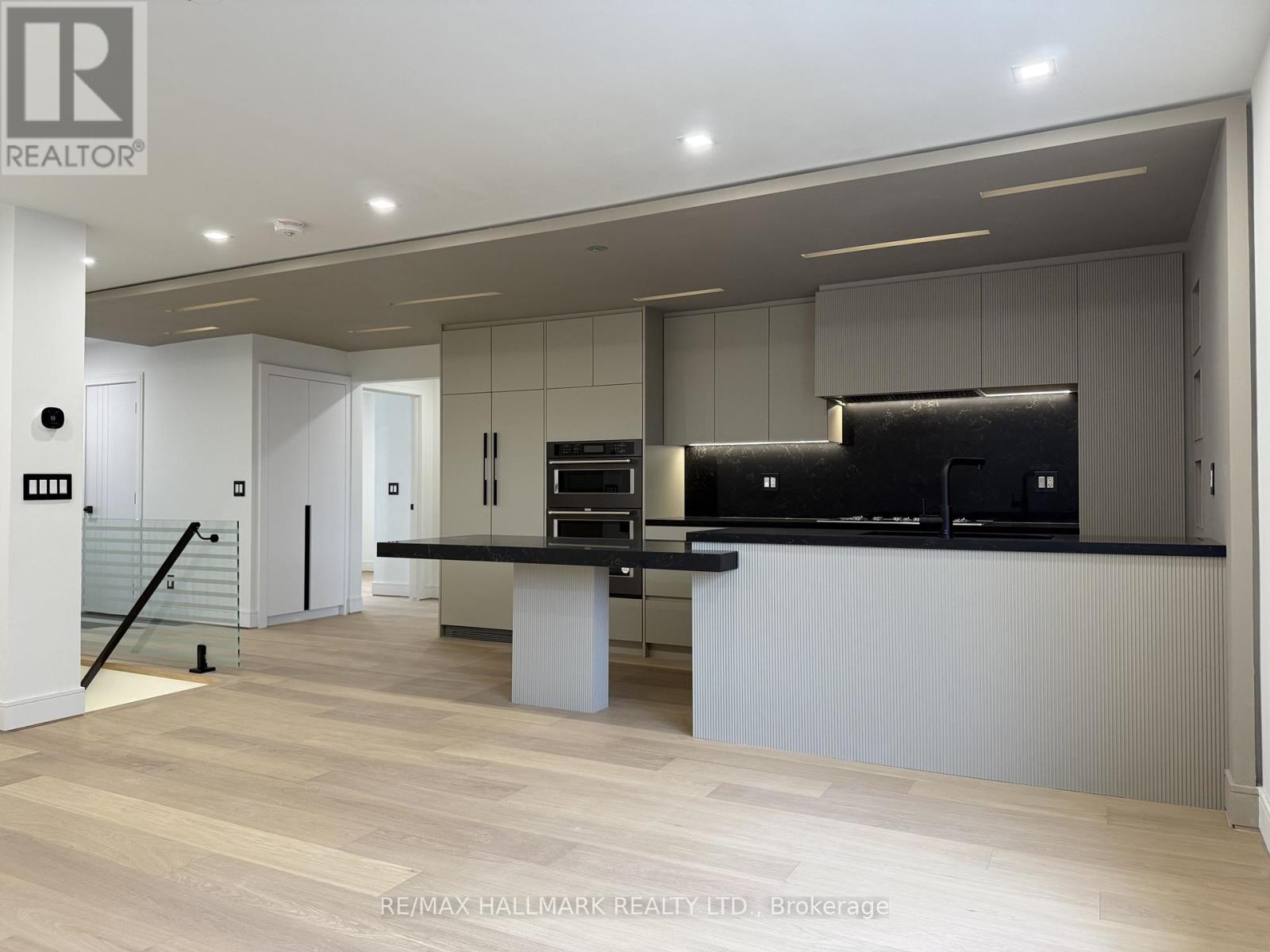 MAIN FLOOR - 189 LLOYD AVENUE, Newmarket, Ontario