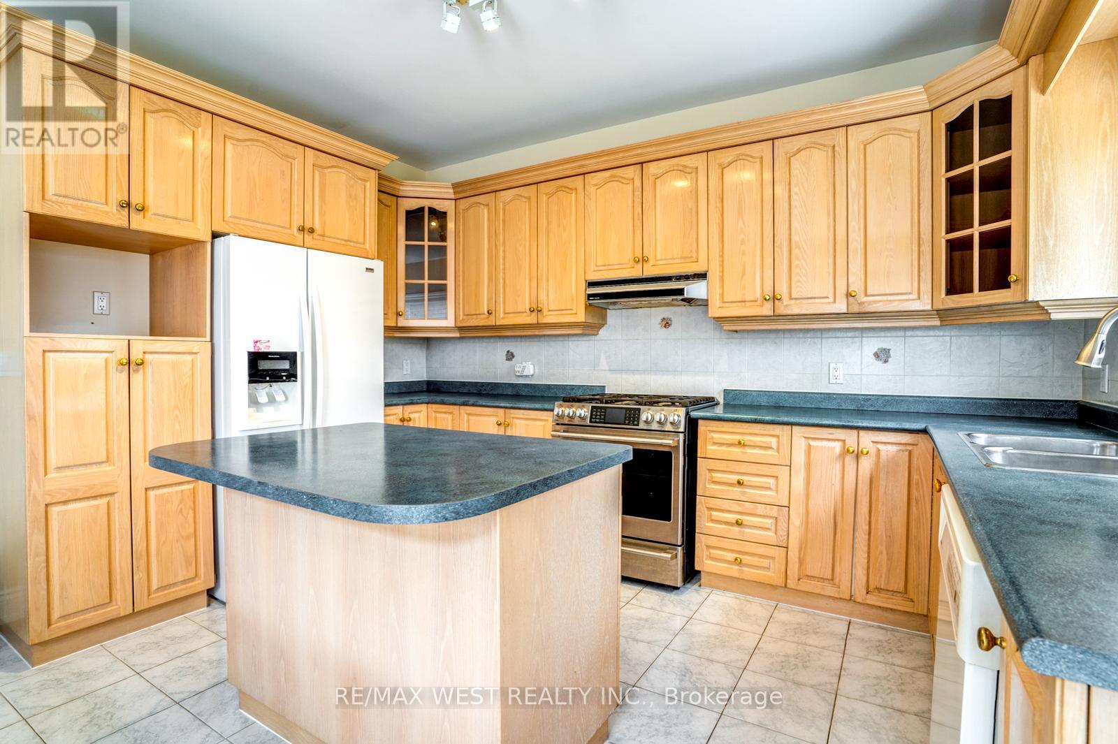 229 Baker Avenue, Richmond Hill, Ontario  L4C 1X8 - Photo 16 - N13041244