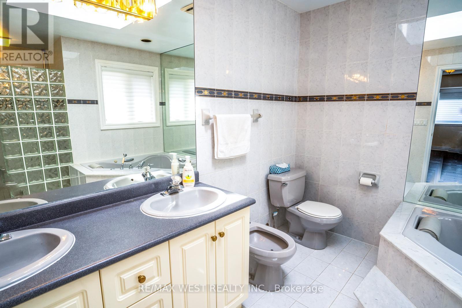 229 Baker Avenue, Richmond Hill, Ontario  L4C 1X8 - Photo 21 - N13041244