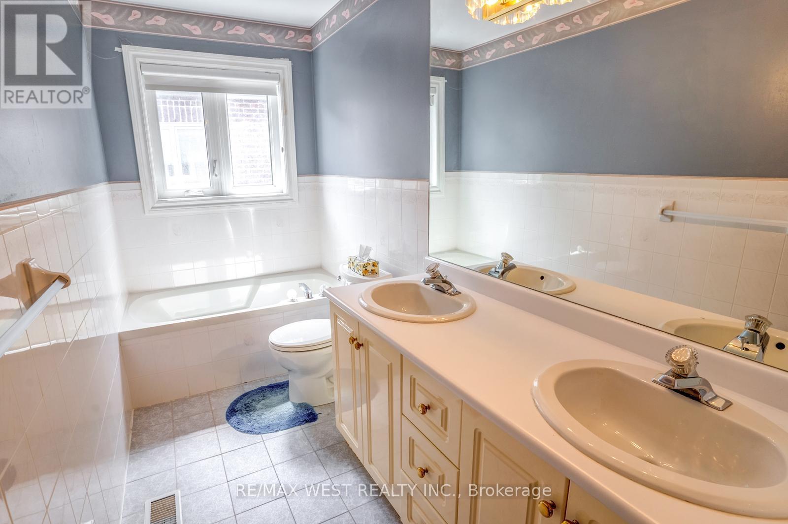 229 Baker Avenue, Richmond Hill, Ontario  L4C 1X8 - Photo 28 - N13041244