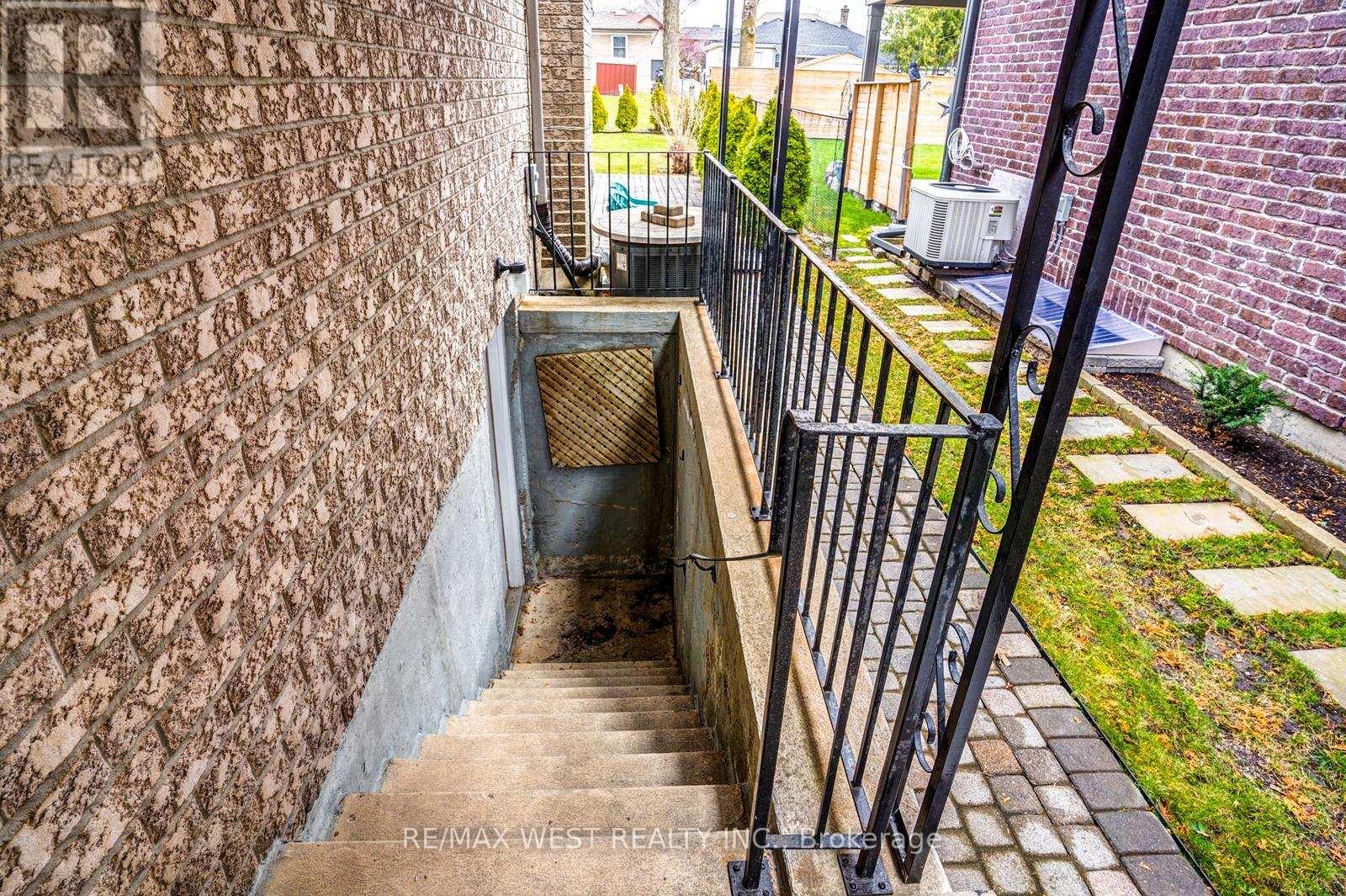 229 Baker Avenue, Richmond Hill, Ontario  L4C 1X8 - Photo 32 - N13041244