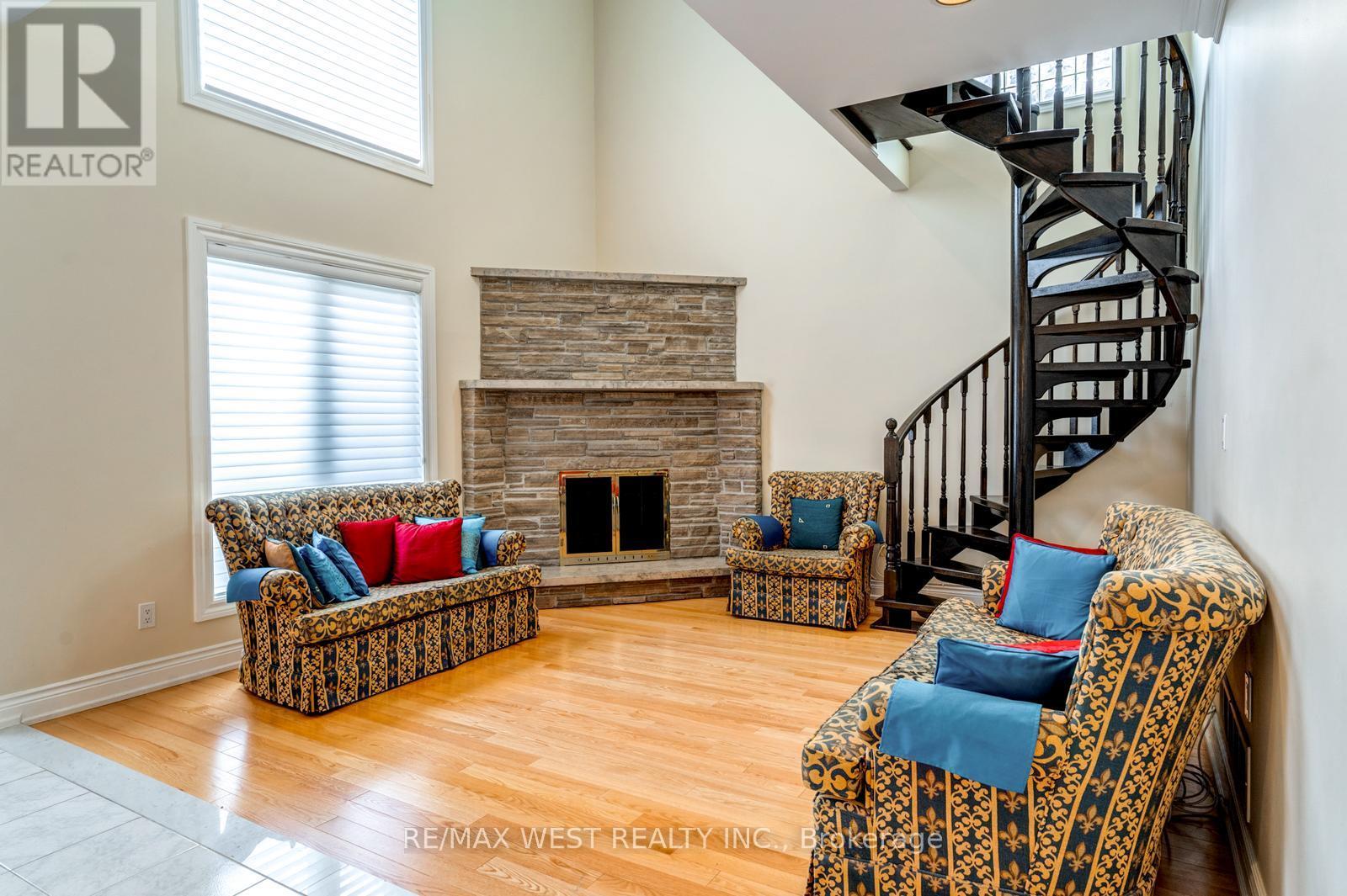 229 Baker Avenue, Richmond Hill, Ontario  L4C 1X8 - Photo 9 - N13041244