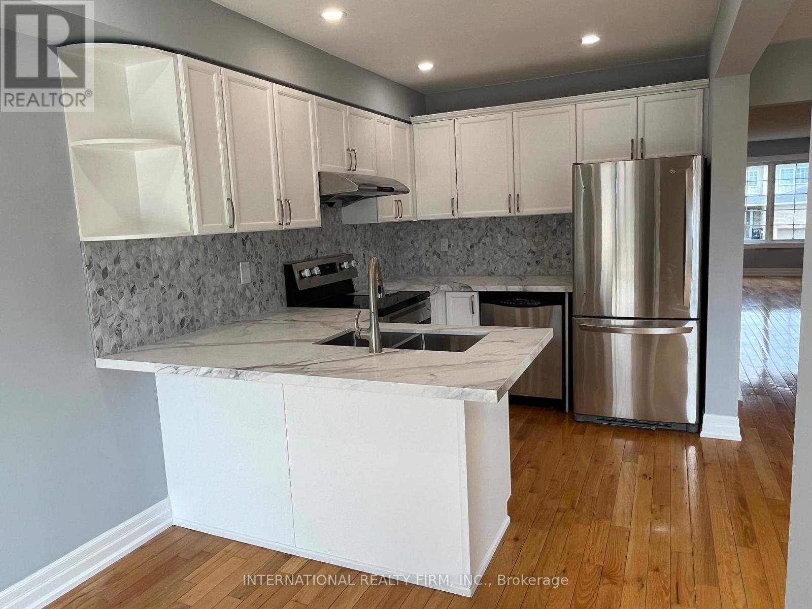 44 Natale Court, Bradford West Gwillimbury, Ontario  L3Z 3B1 - Photo 11 - N13041296