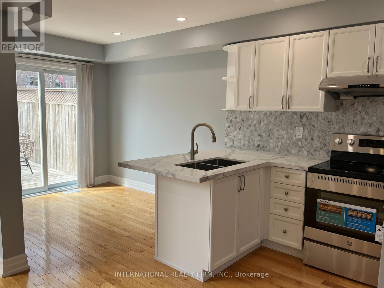 44 Natale Court, Bradford West Gwillimbury, Ontario  L3Z 3B1 - Photo 12 - N13041296