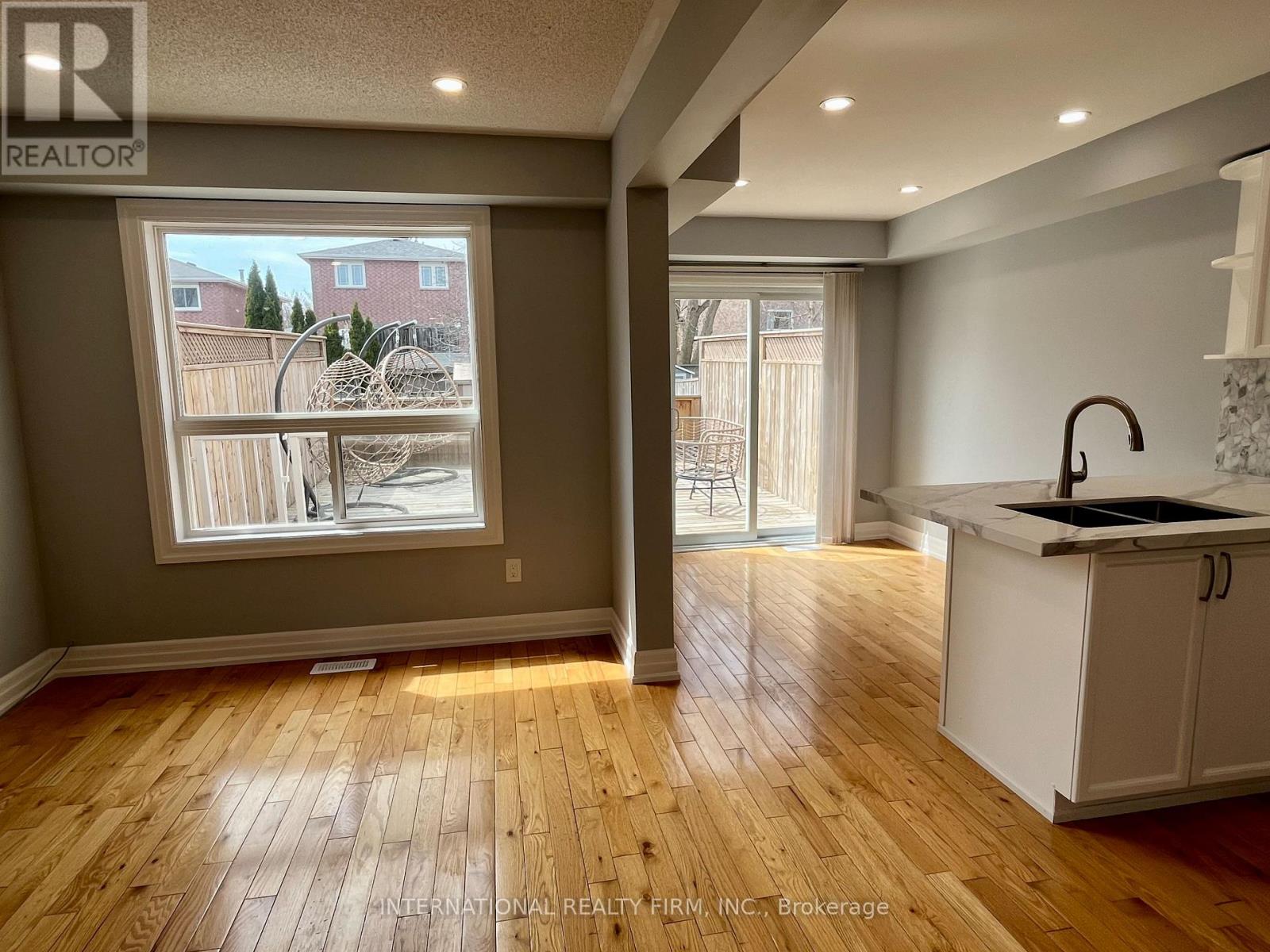 44 Natale Court, Bradford West Gwillimbury, Ontario  L3Z 3B1 - Photo 13 - N13041296