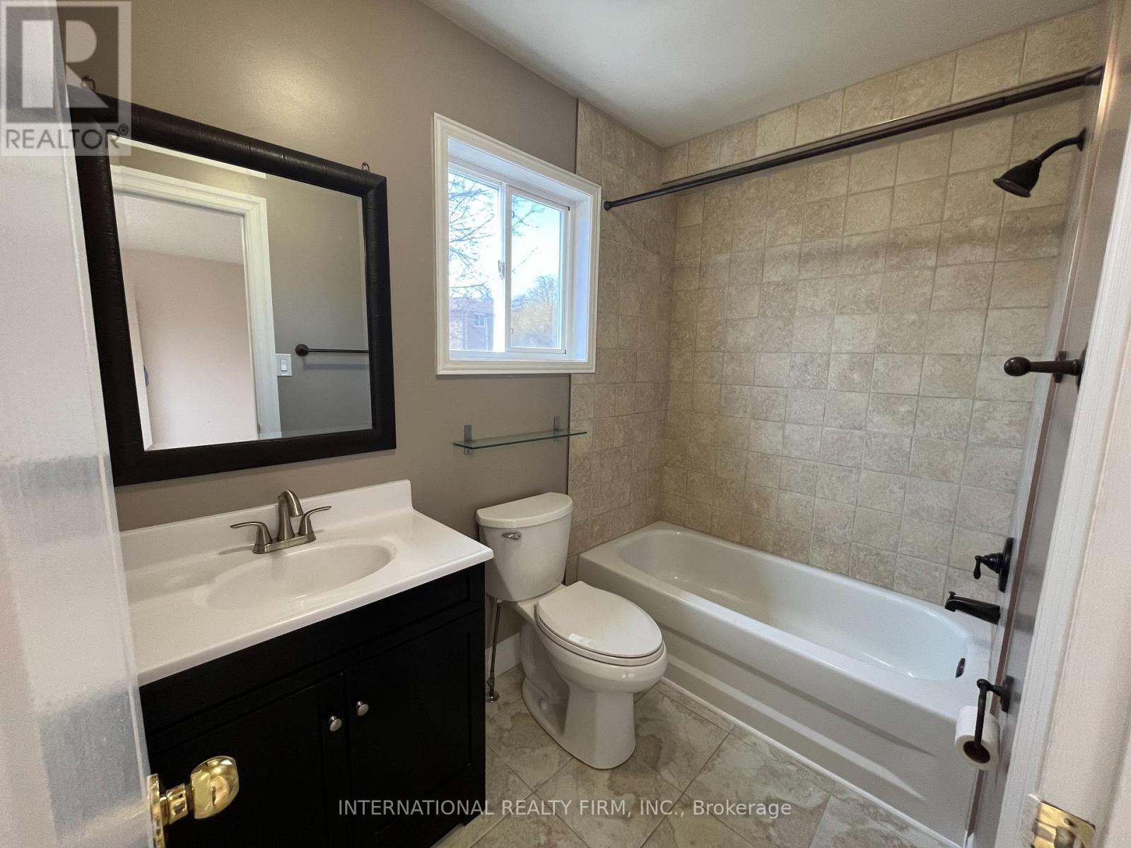 44 Natale Court, Bradford West Gwillimbury, Ontario  L3Z 3B1 - Photo 16 - N13041296