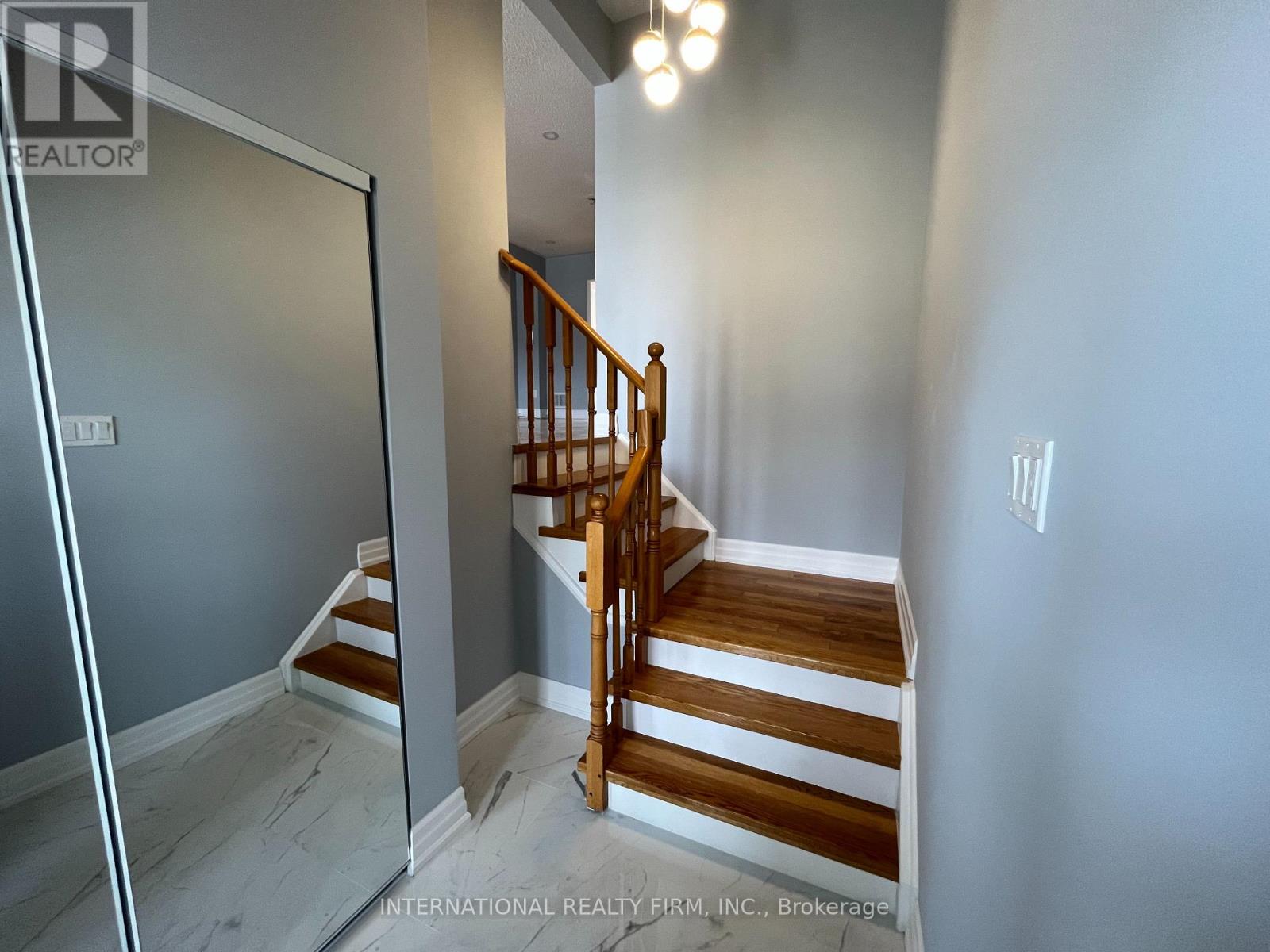 44 Natale Court, Bradford West Gwillimbury, Ontario  L3Z 3B1 - Photo 4 - N13041296