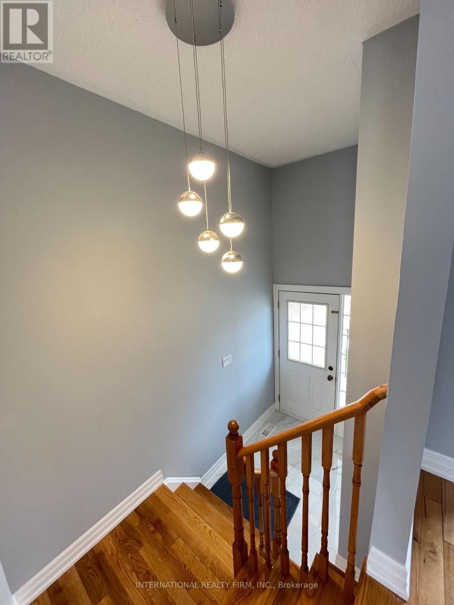 44 Natale Court, Bradford West Gwillimbury, Ontario  L3Z 3B1 - Photo 5 - N13041296