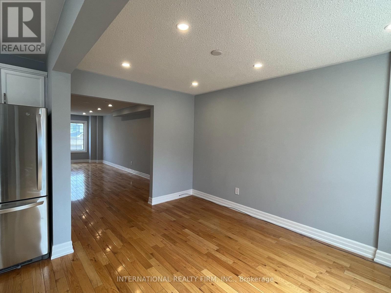 44 Natale Court, Bradford West Gwillimbury, Ontario  L3Z 3B1 - Photo 8 - N13041296