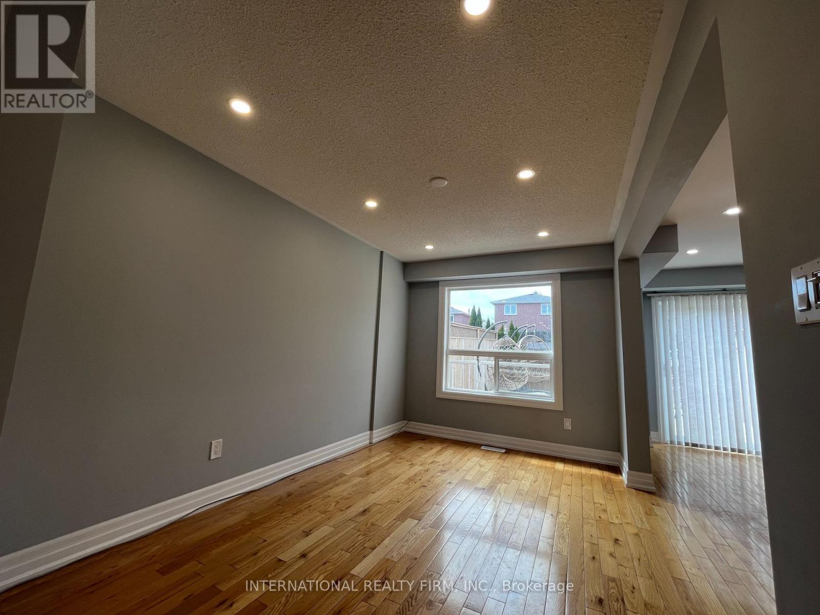 44 Natale Court, Bradford West Gwillimbury, Ontario  L3Z 3B1 - Photo 9 - N13041296