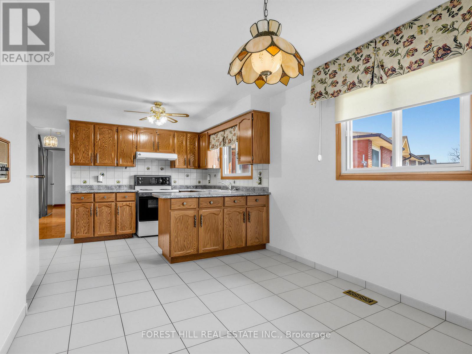 10 Boyne Highland Crescent, Vaughan, Ontario  L4K 1K4 - Photo 5 - N13041310