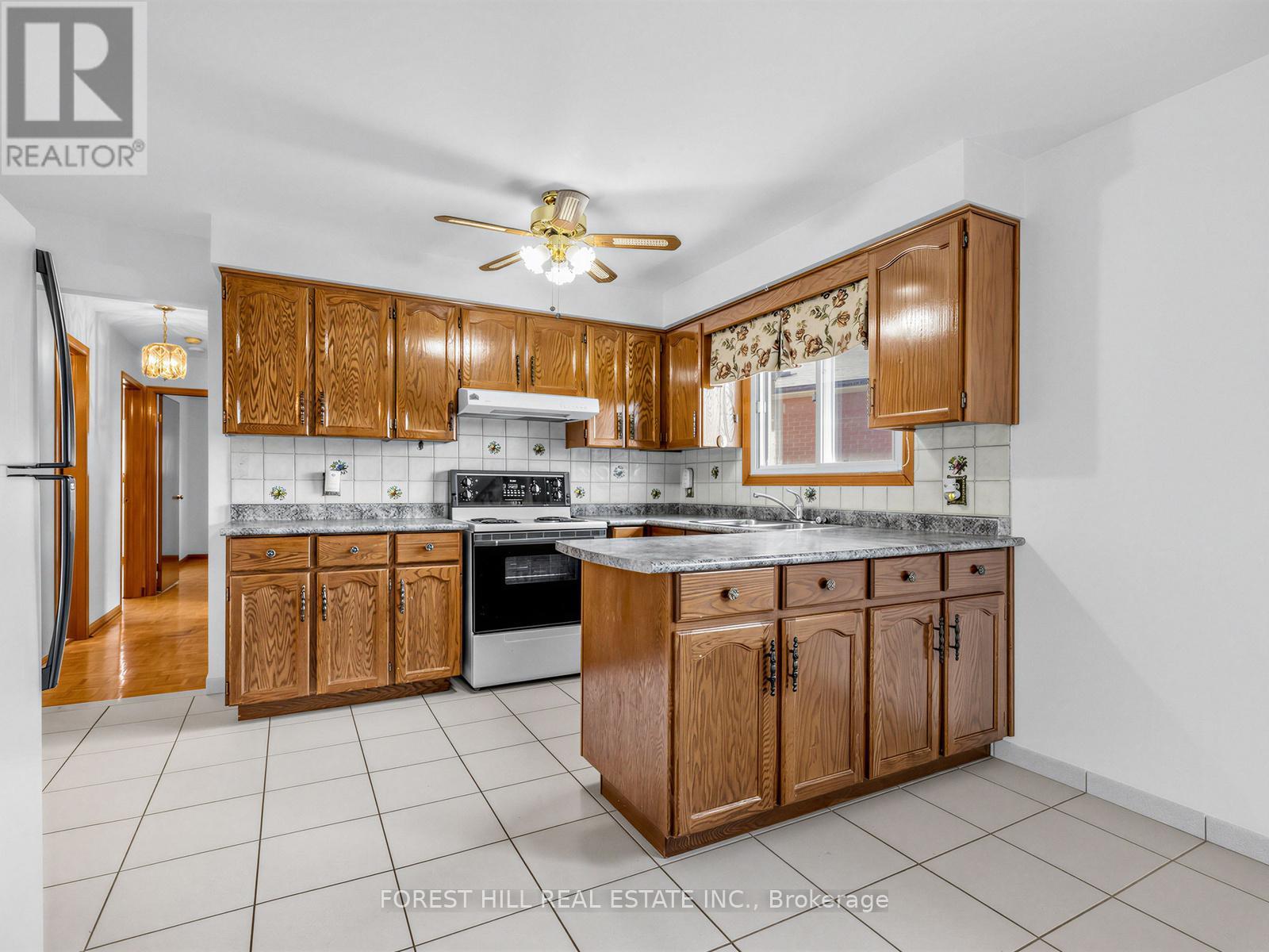 10 Boyne Highland Crescent, Vaughan, Ontario  L4K 1K4 - Photo 6 - N13041310