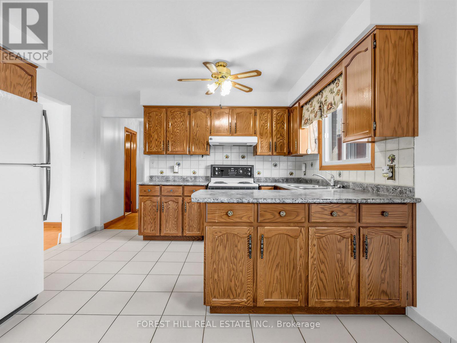 10 Boyne Highland Crescent, Vaughan, Ontario  L4K 1K4 - Photo 7 - N13041310