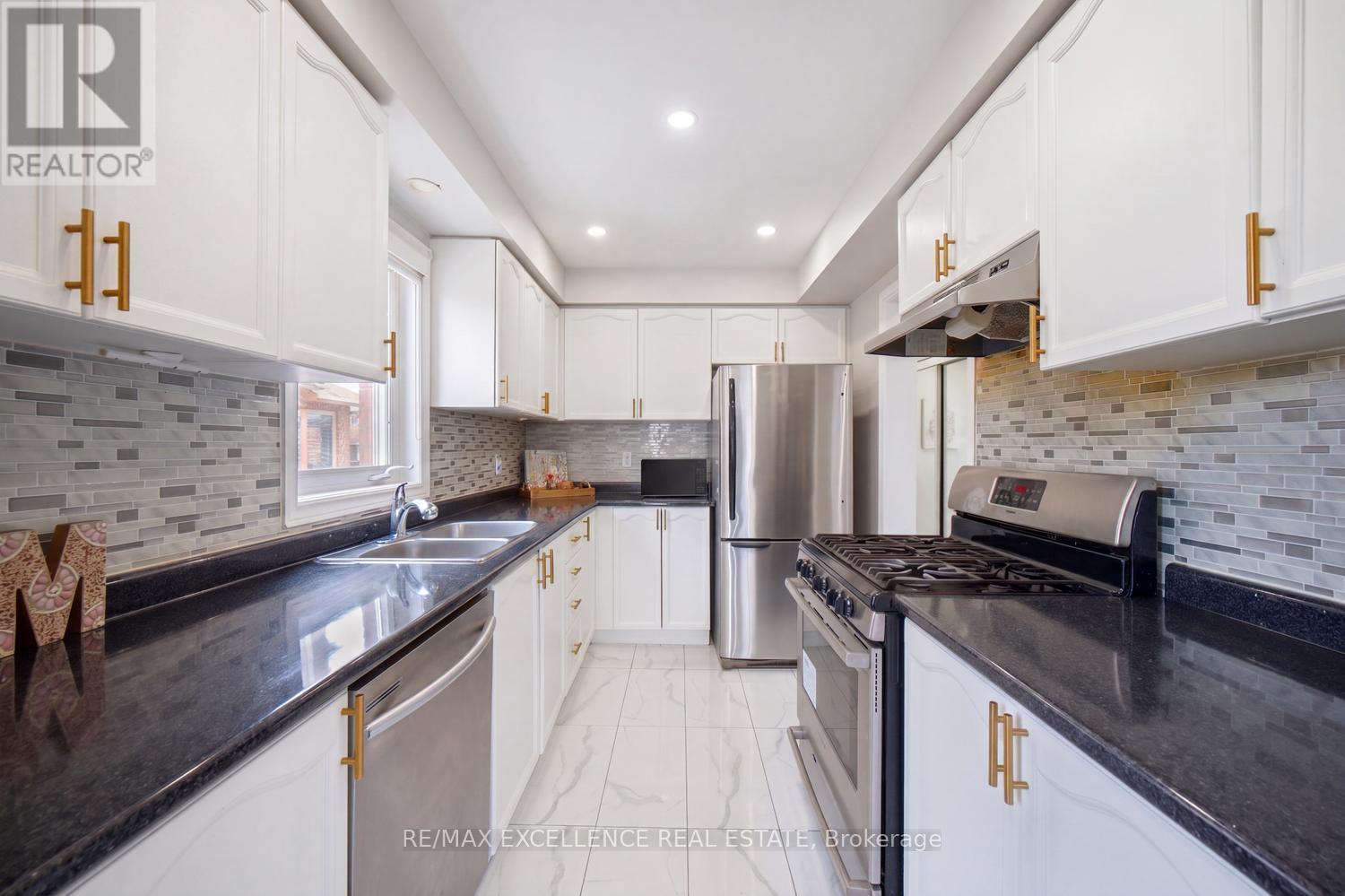 18 Manett Crescent, Brampton, Ontario  L6X 4X4 - Photo 13 - W13034062