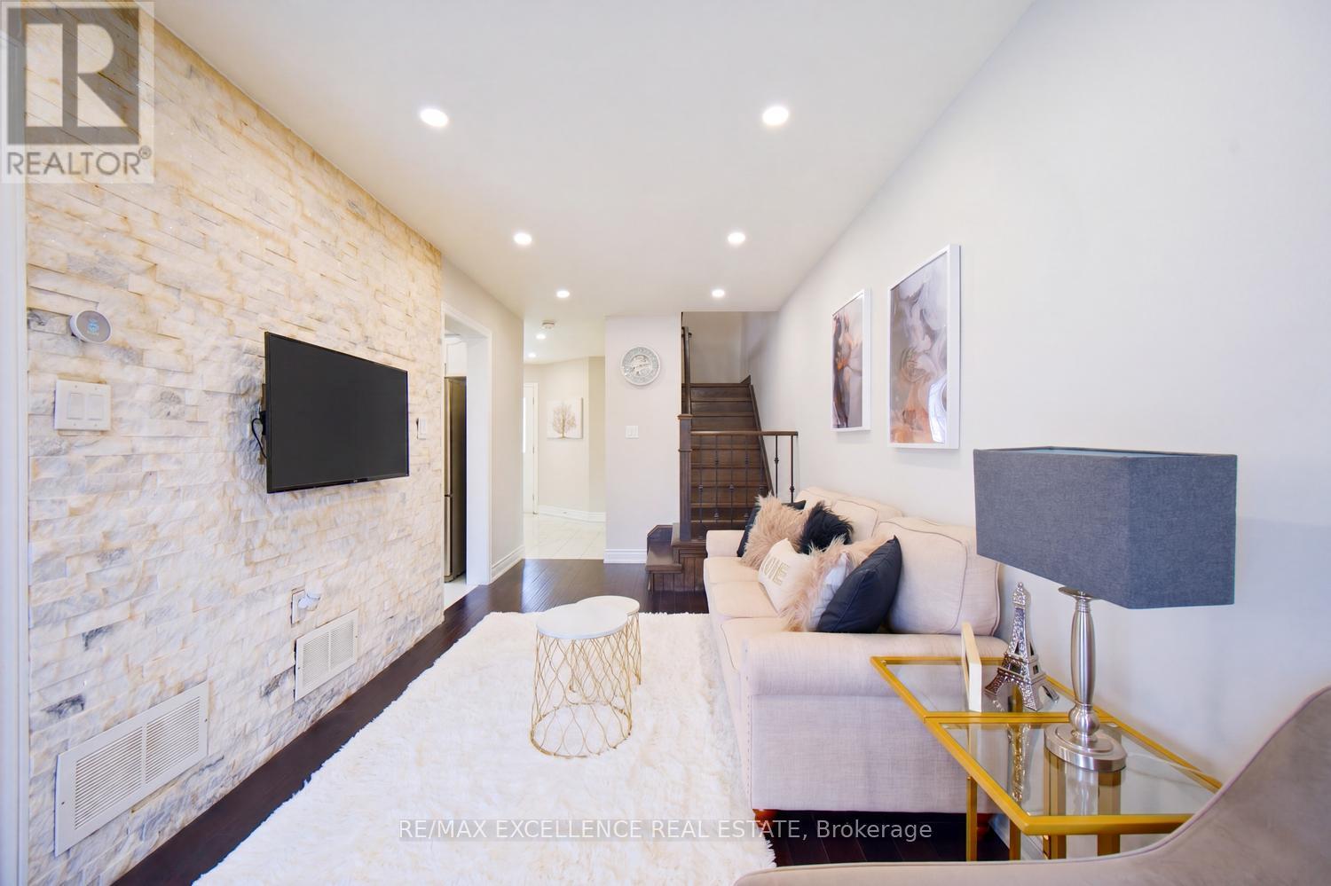 18 Manett Crescent, Brampton, Ontario  L6X 4X4 - Photo 9 - W13034062