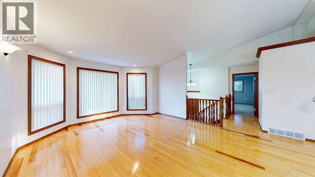 2288 7 Avenue Ne, Medicine Hat, Alberta  T1C 1K5 - Photo 3 - A2300437