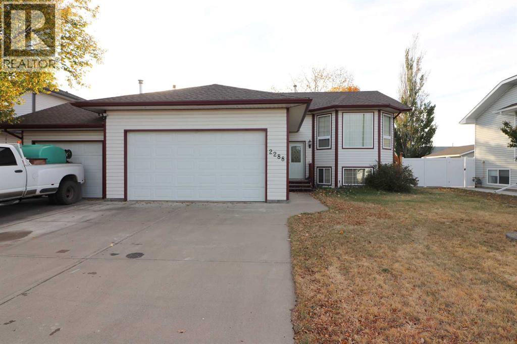2288 7 Avenue Ne, Medicine Hat, Alberta  T1C 1K5 - Photo 2 - A2300437