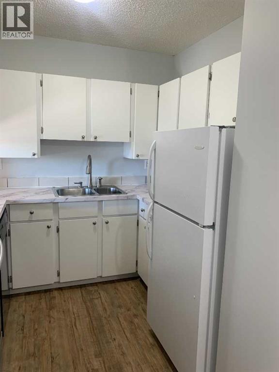 925, 21 Berkeley Place W, Lethbridge, Alberta  T1K 5N1 - Photo 2 - A2304970