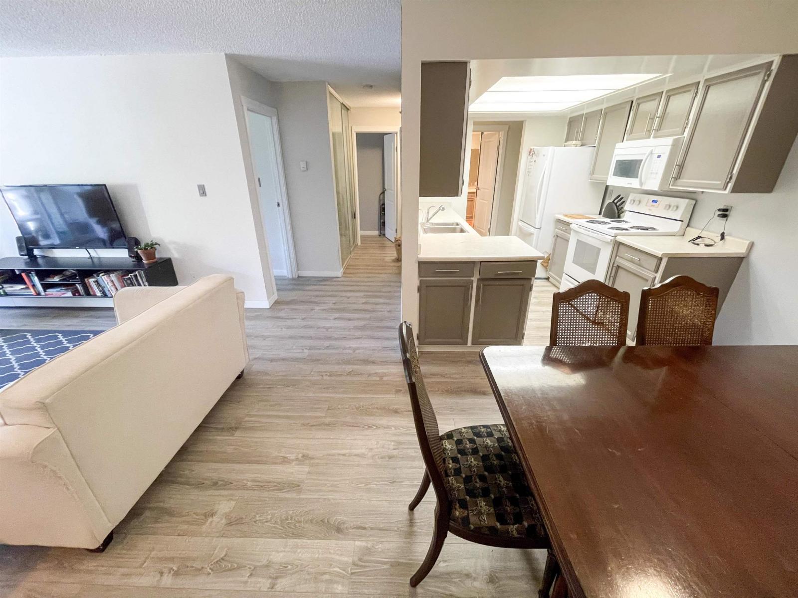 205 1351 Martin Street, White Rock, British Columbia  V4B 3W6 - Photo 8 - R3115488