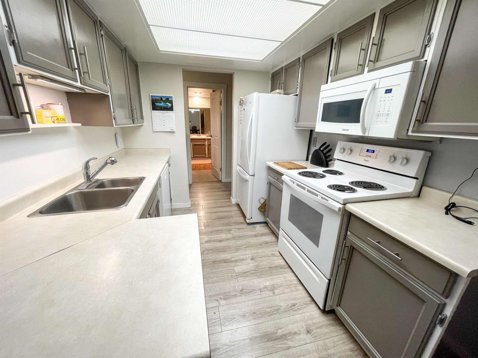 205 1351 Martin Street, White Rock, British Columbia  V4B 3W6 - Photo 6 - R3115488