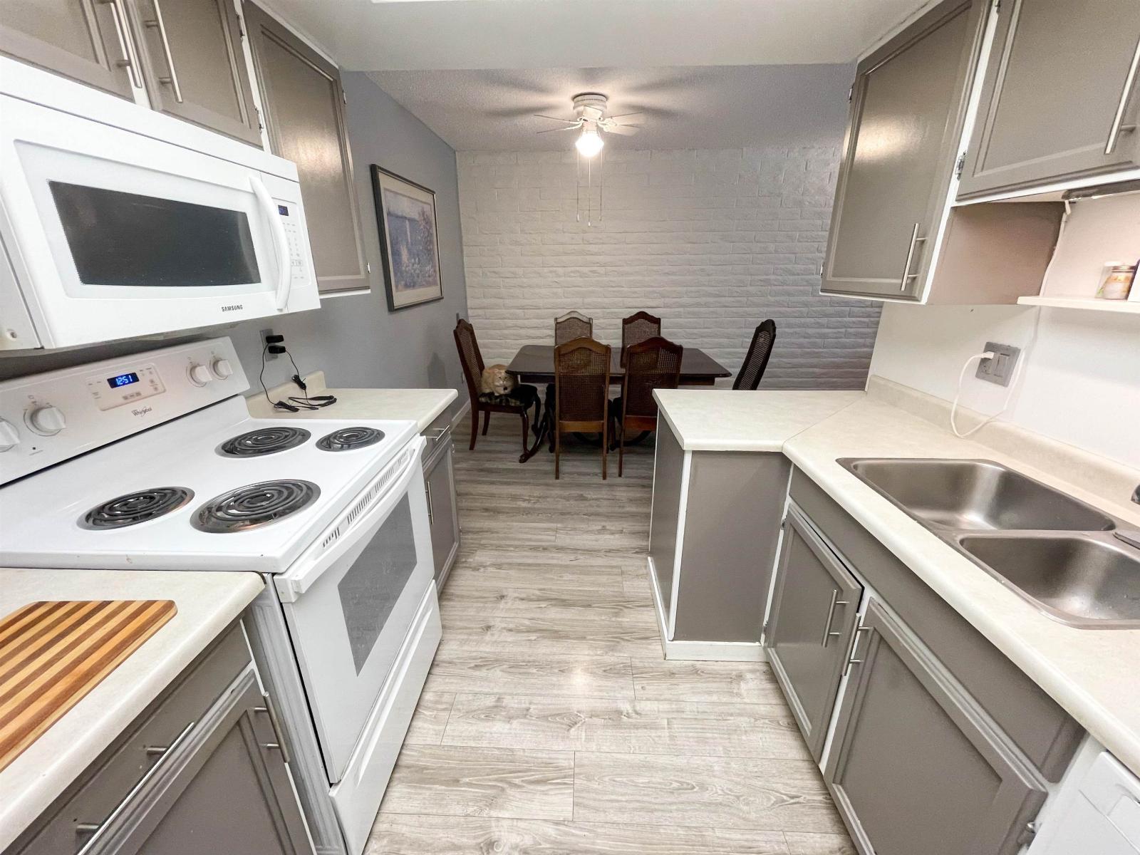 205 1351 Martin Street, White Rock, British Columbia  V4B 3W6 - Photo 5 - R3115488