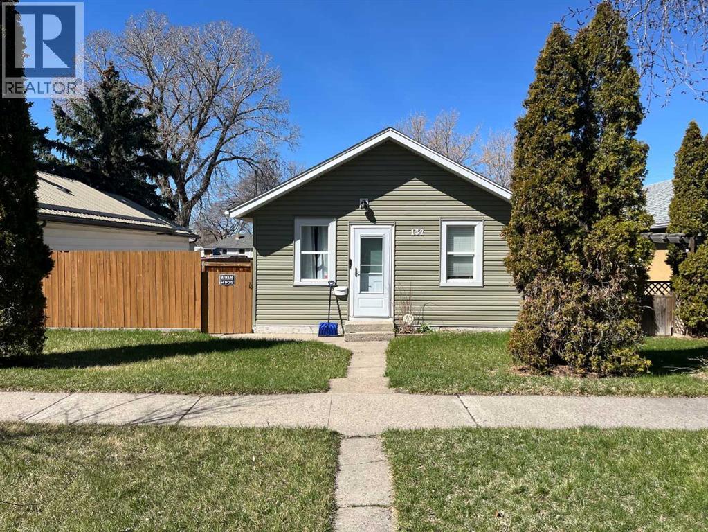 132 20 Street N, Lethbridge, Alberta  T1H 3M5 - Photo 1 - A2303987