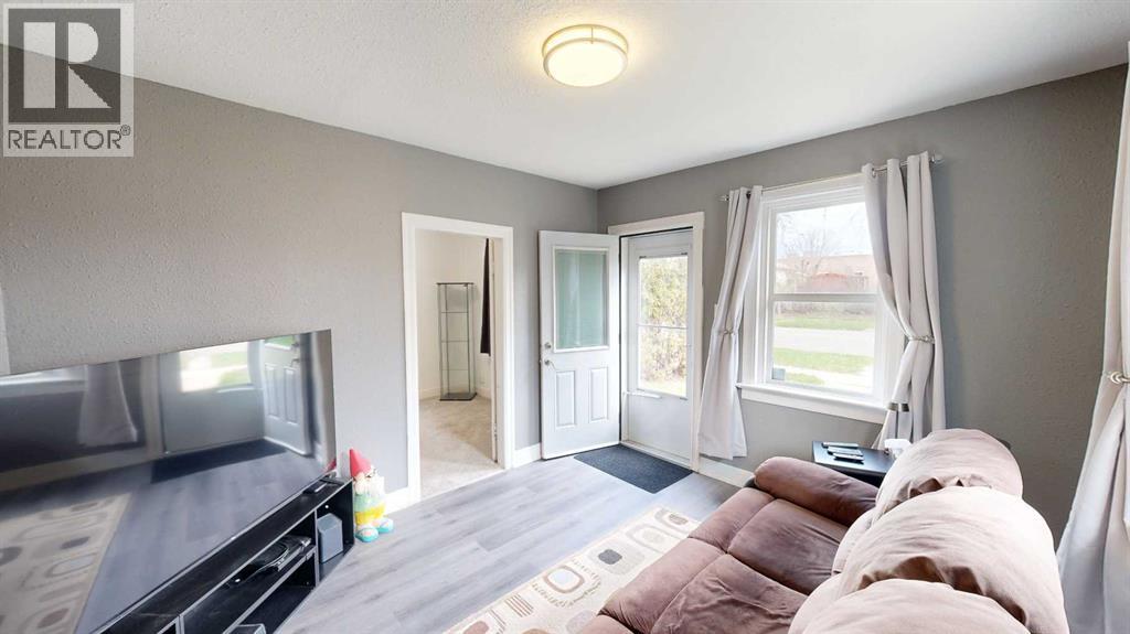 132 20 Street N, Lethbridge, Alberta  T1H 3M5 - Photo 2 - A2303987