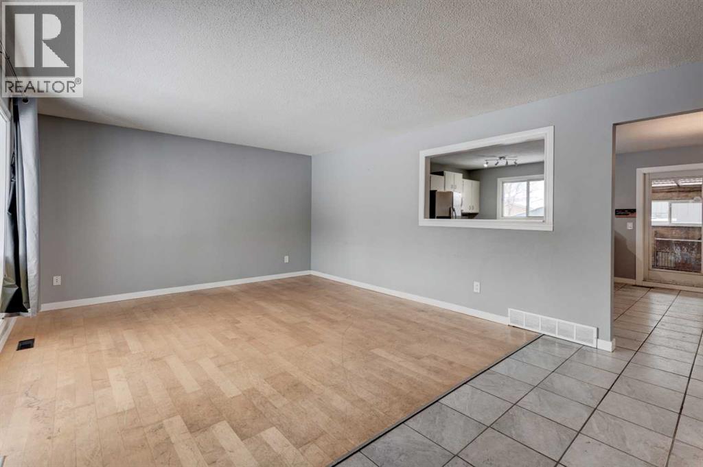 1071 Maitland Drive Ne, Calgary, Alberta  T2A 5K1 - Photo 2 - A2301895