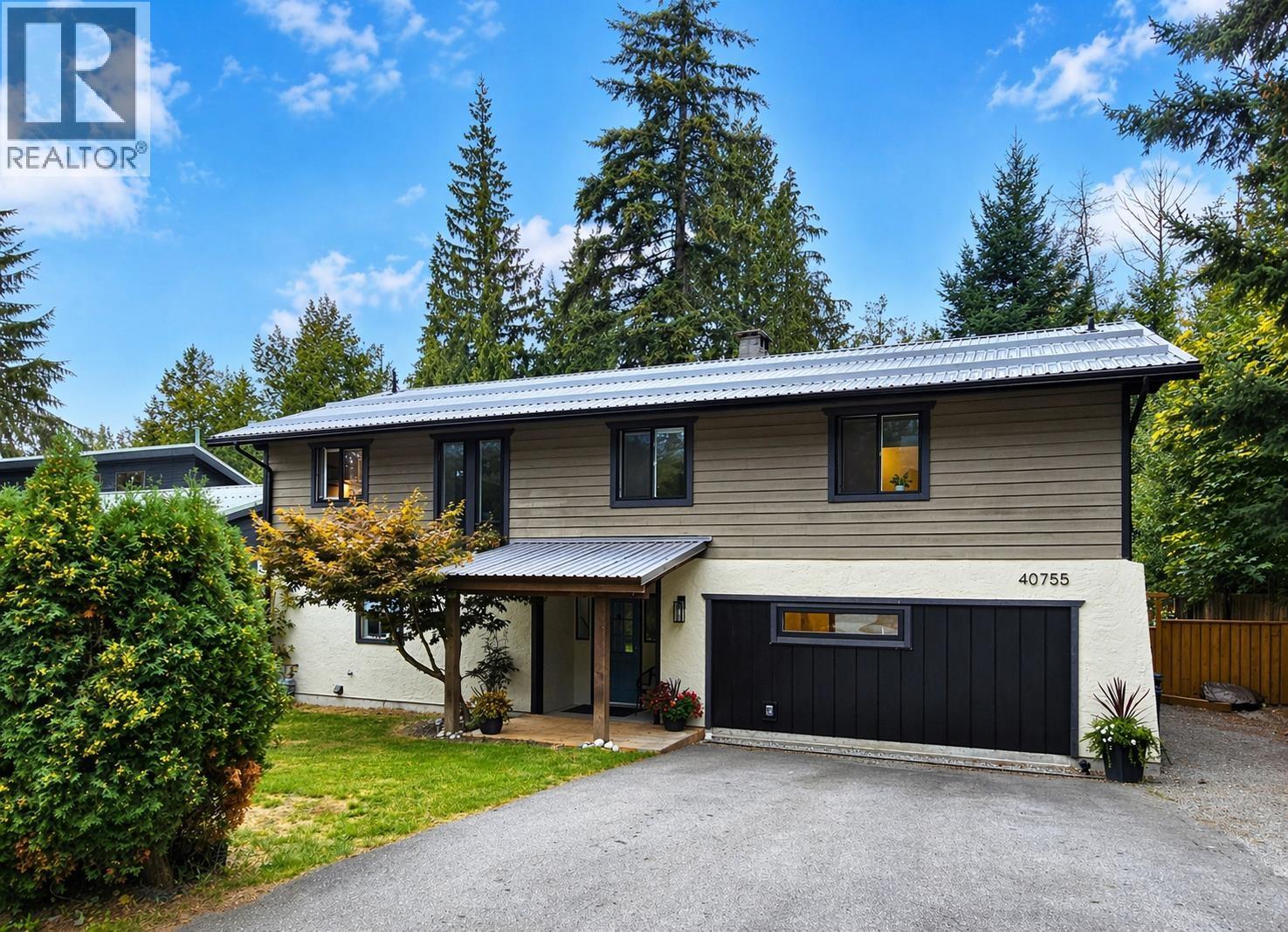 40755 Thunderbird Ridge, Squamish, British Columbia  V0N 1T0 - Photo 1 - R3101889