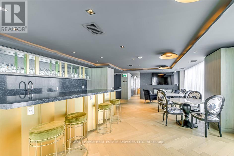 101 - 405 Dundas Street W, Oakville, Ontario  L6M 5P4 - Photo 19 - W13041338