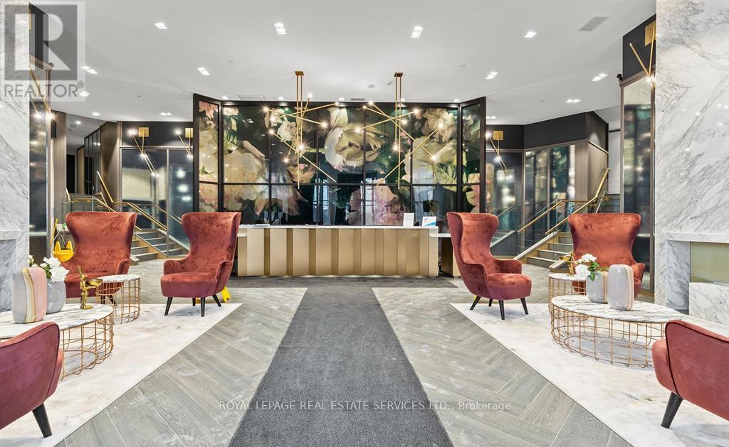 101 - 405 Dundas Street W, Oakville, Ontario  L6M 5P4 - Photo 2 - W13041338