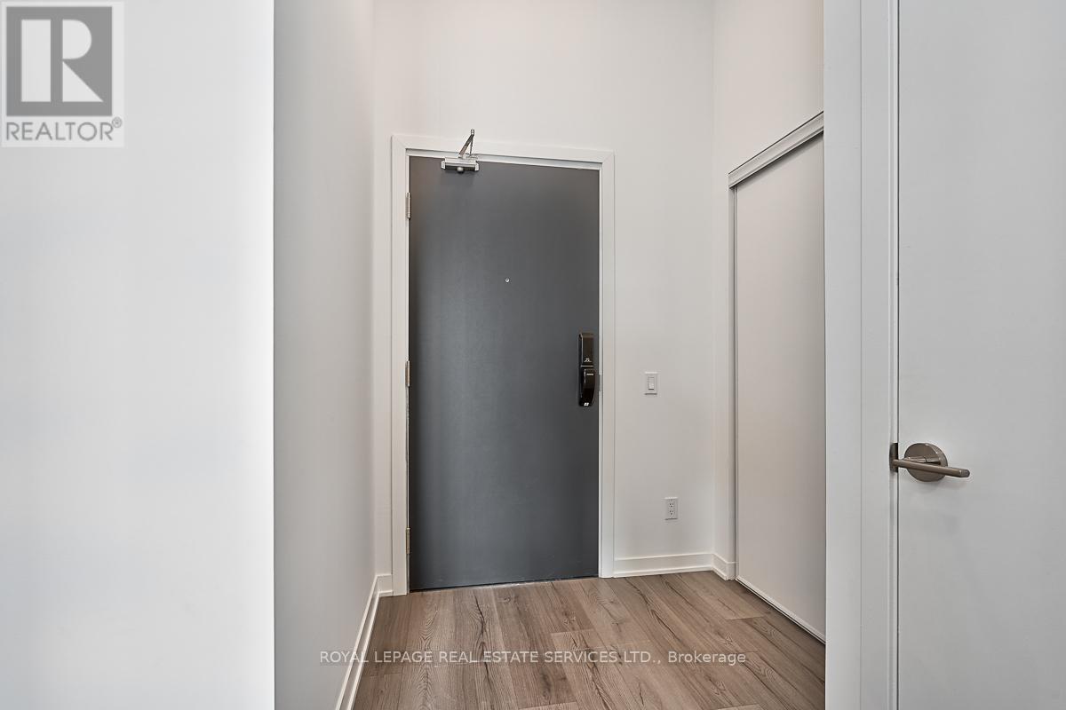 101 - 405 Dundas Street W, Oakville, Ontario  L6M 5P4 - Photo 3 - W13041338