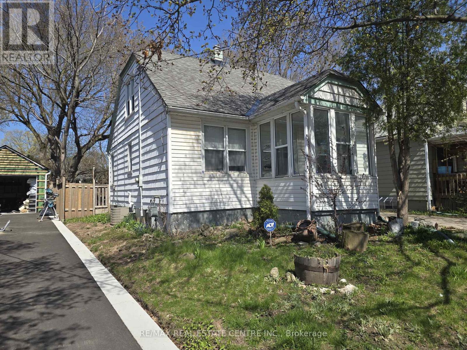 131 Stewart Street, Oakville, Ontario  L6X 1X8 - Photo 2 - W13041380