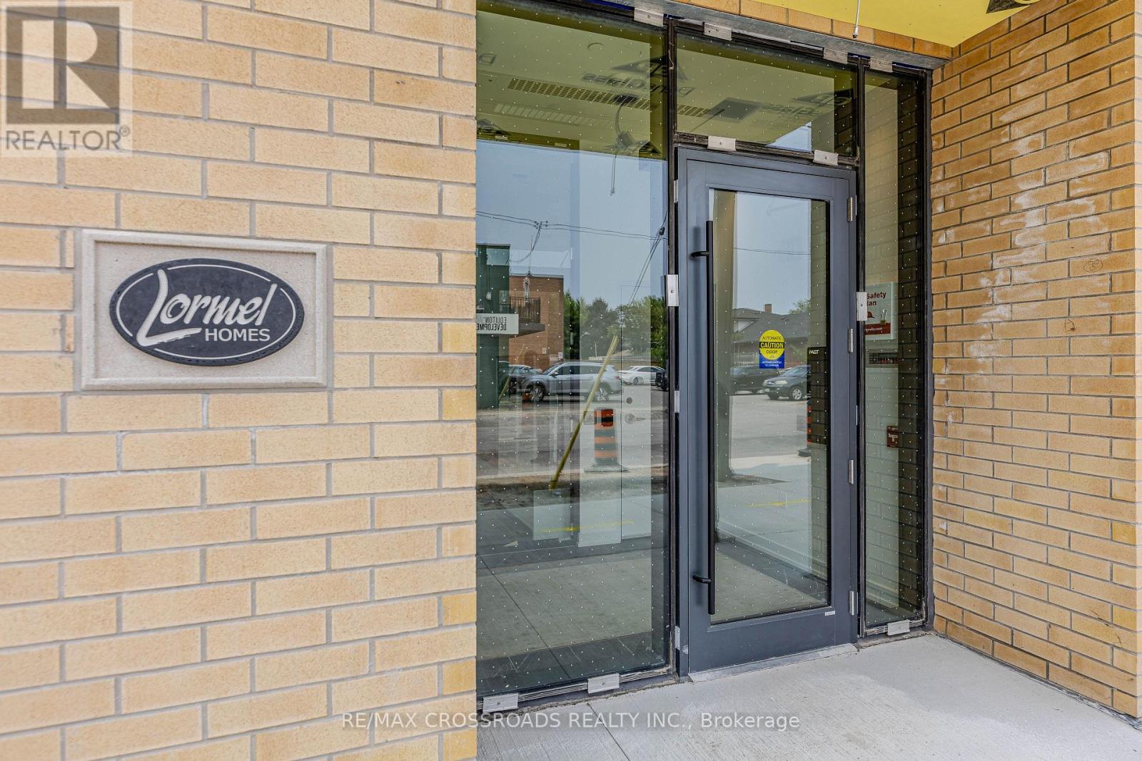 304 - 6 Chartwell Road, Toronto, Ontario  M8Z 0H2 - Photo 3 - W13041410