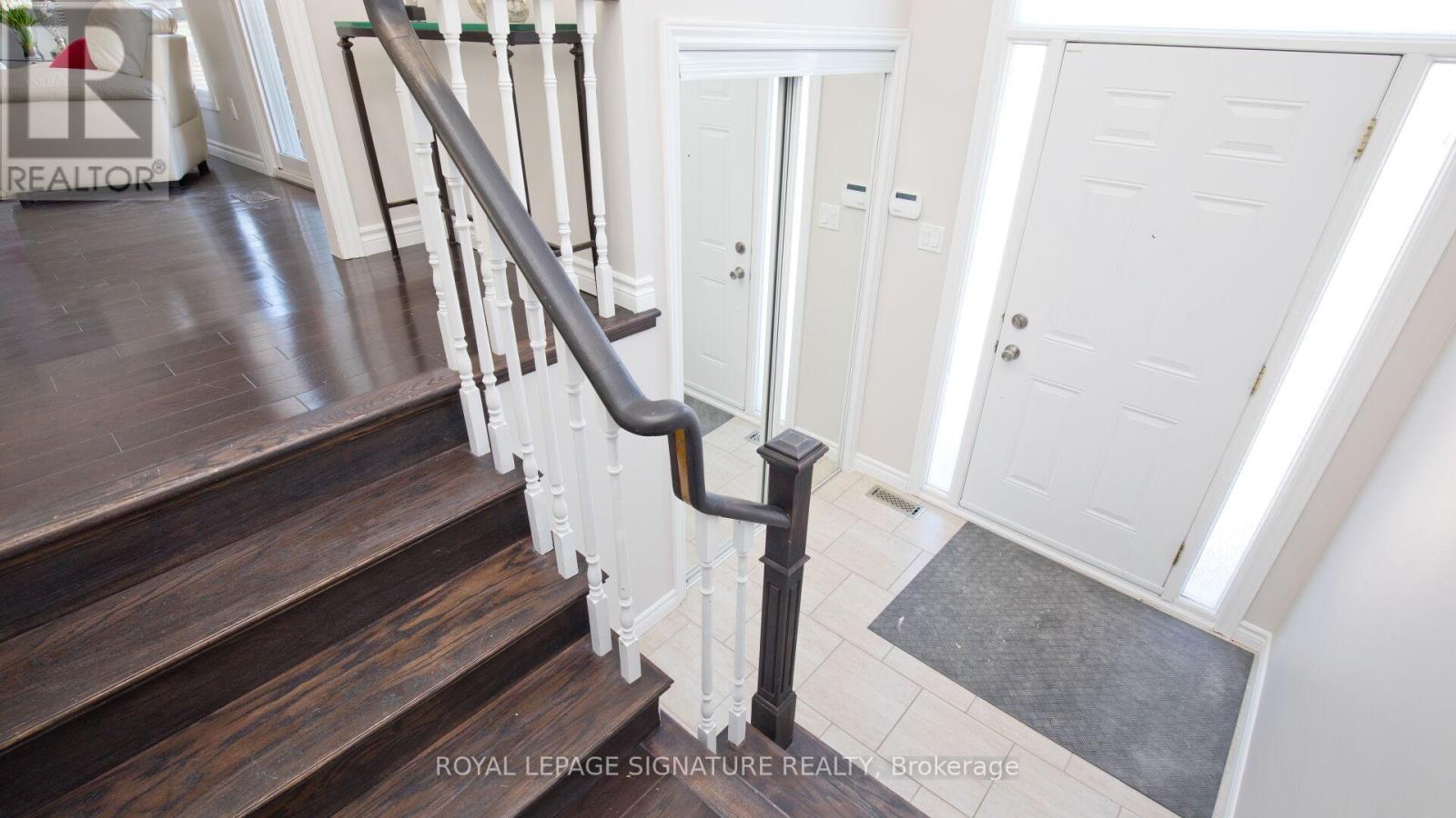 38 Panorama Crescent, Brampton, Ontario  L6S 3T9 - Photo 4 - W13041412