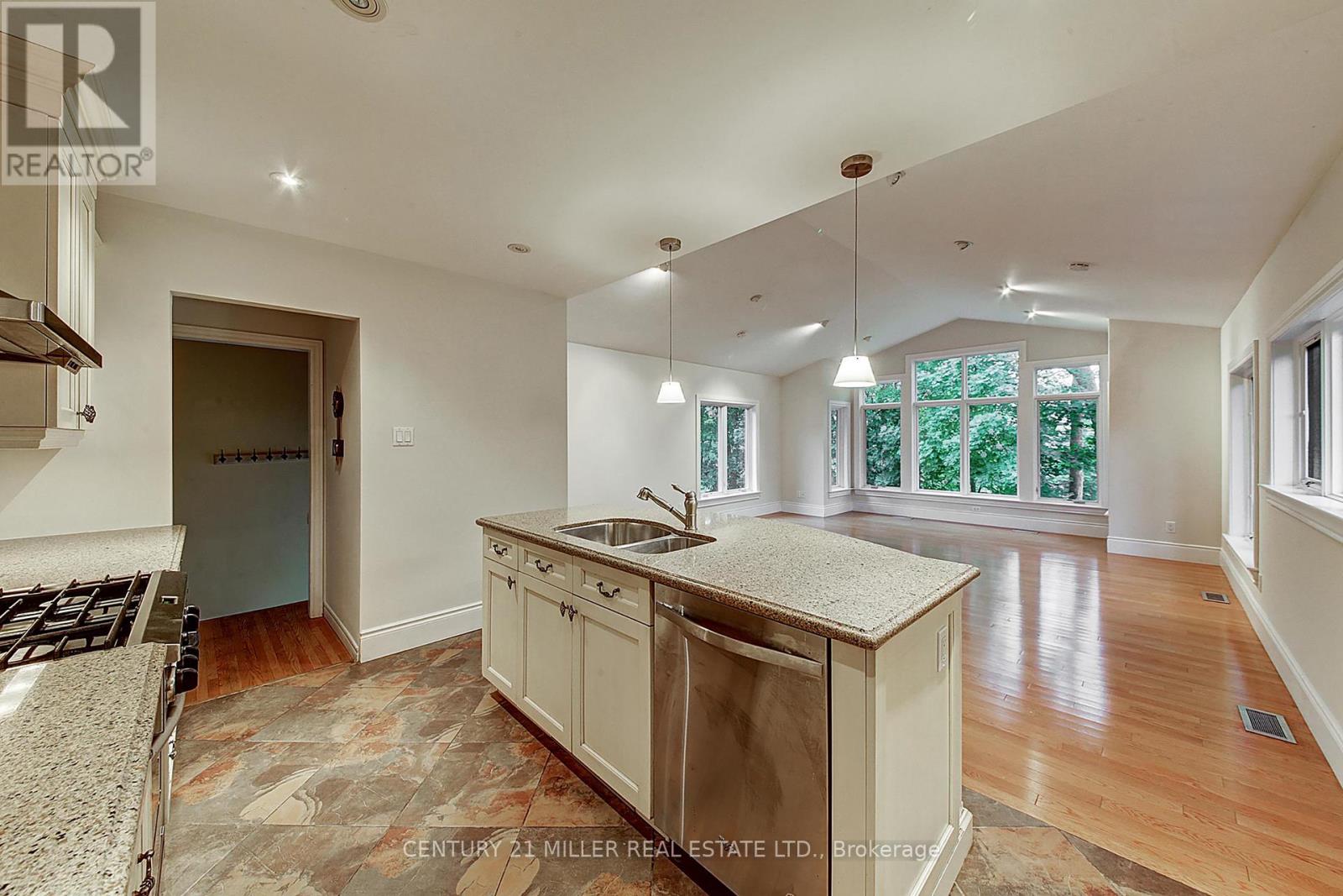 463 Avon Crescent, Oakville, Ontario  L6J 2T2 - Photo 5 - W13041454