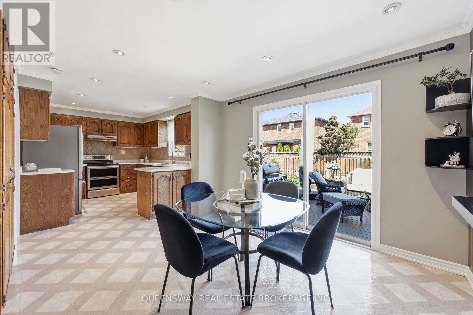 223 River Oaks Boulevard W, Oakville, Ontario  L6H 3V2 - Photo 15 - W13041504