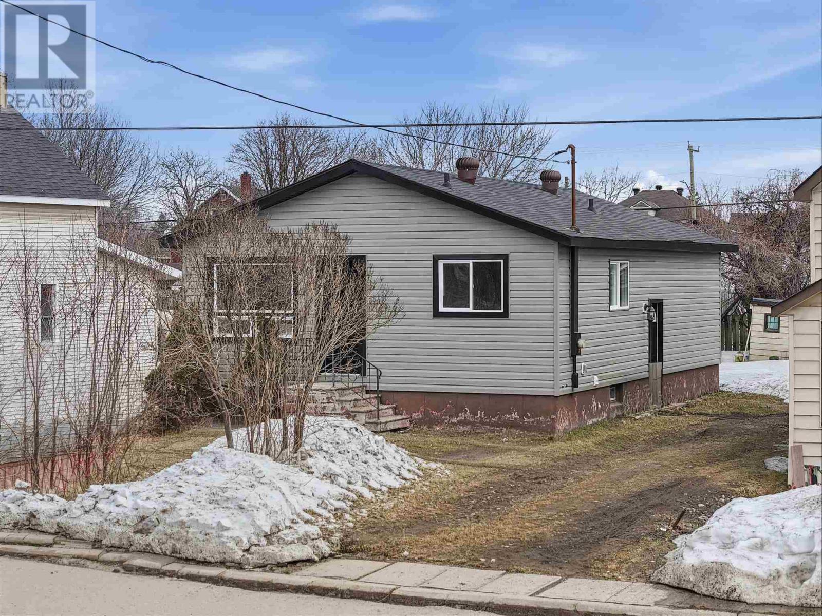 150 Pittsburg Ave, Sault Ste. Marie, Ontario  P6C 5B3 - Photo 1 - SM260765
