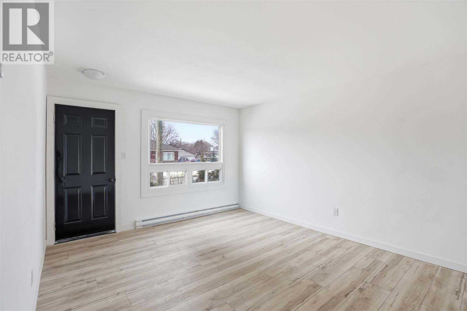 150 Pittsburg Ave, Sault Ste. Marie, Ontario  P6C 5B3 - Photo 2 - SM260765