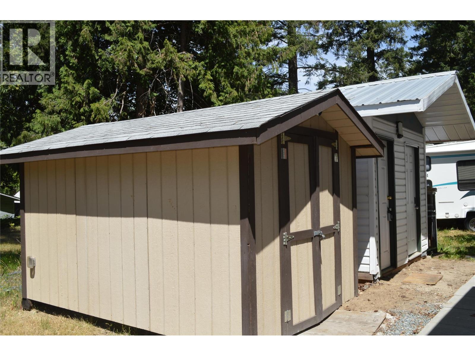 60 Kingsley Road, Christina Lake, British Columbia  V0H 1E2 - Photo 3 - 10384527