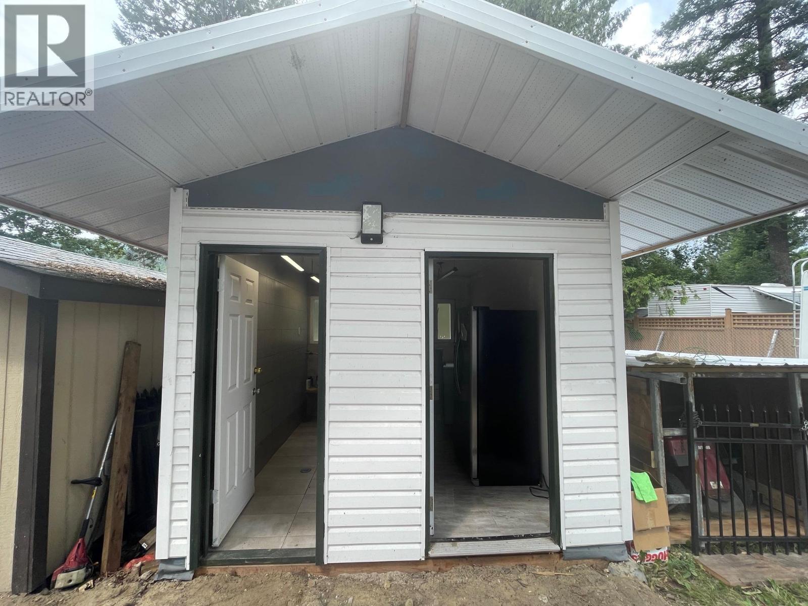 60 Kingsley Road, Christina Lake, British Columbia  V0H 1E2 - Photo 6 - 10384527