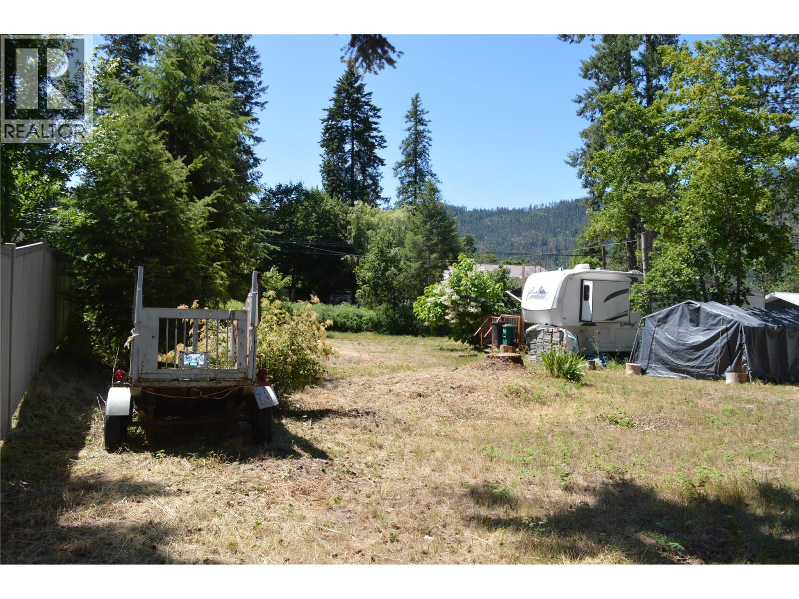 60 Kingsley Road, Christina Lake, British Columbia  V0H 1E2 - Photo 17 - 10384527