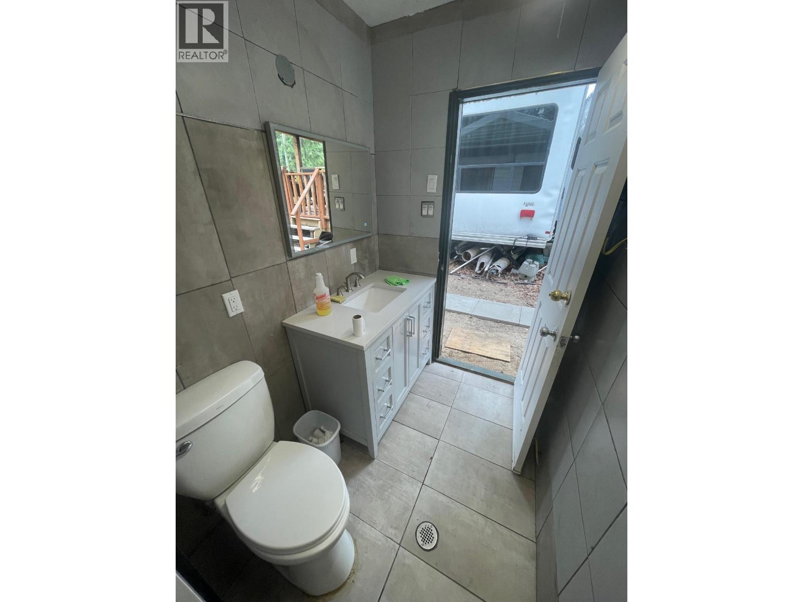 60 Kingsley Road, Christina Lake, British Columbia  V0H 1E2 - Photo 8 - 10384527