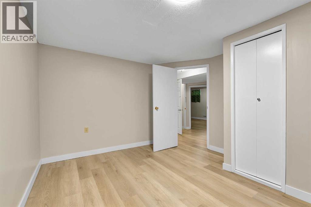 1111 Berkley Drive NW, Calgary, Alberta  T3K 1S6 - Photo 38 - A2294270